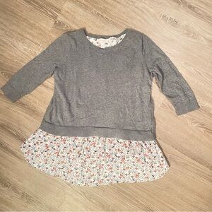 Gray Sweater with layer Floral print Hem blouse